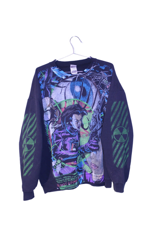 Aeon Flux on Lightly faded y2k Gildan Sweatshirt (L)