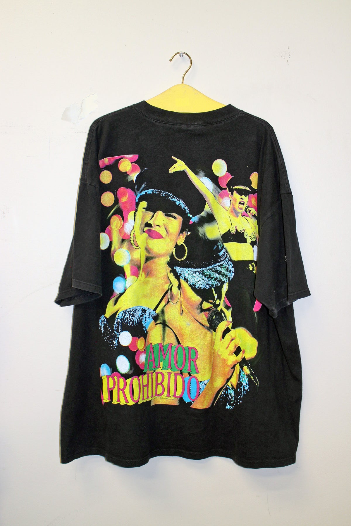 Faded Selena on 2nd hand vintage WCW blank Shirt (2X)