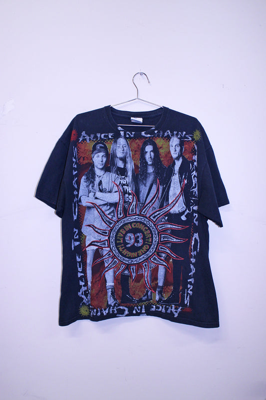 Alice in Chains on vintage y2k gildan tee (XL)