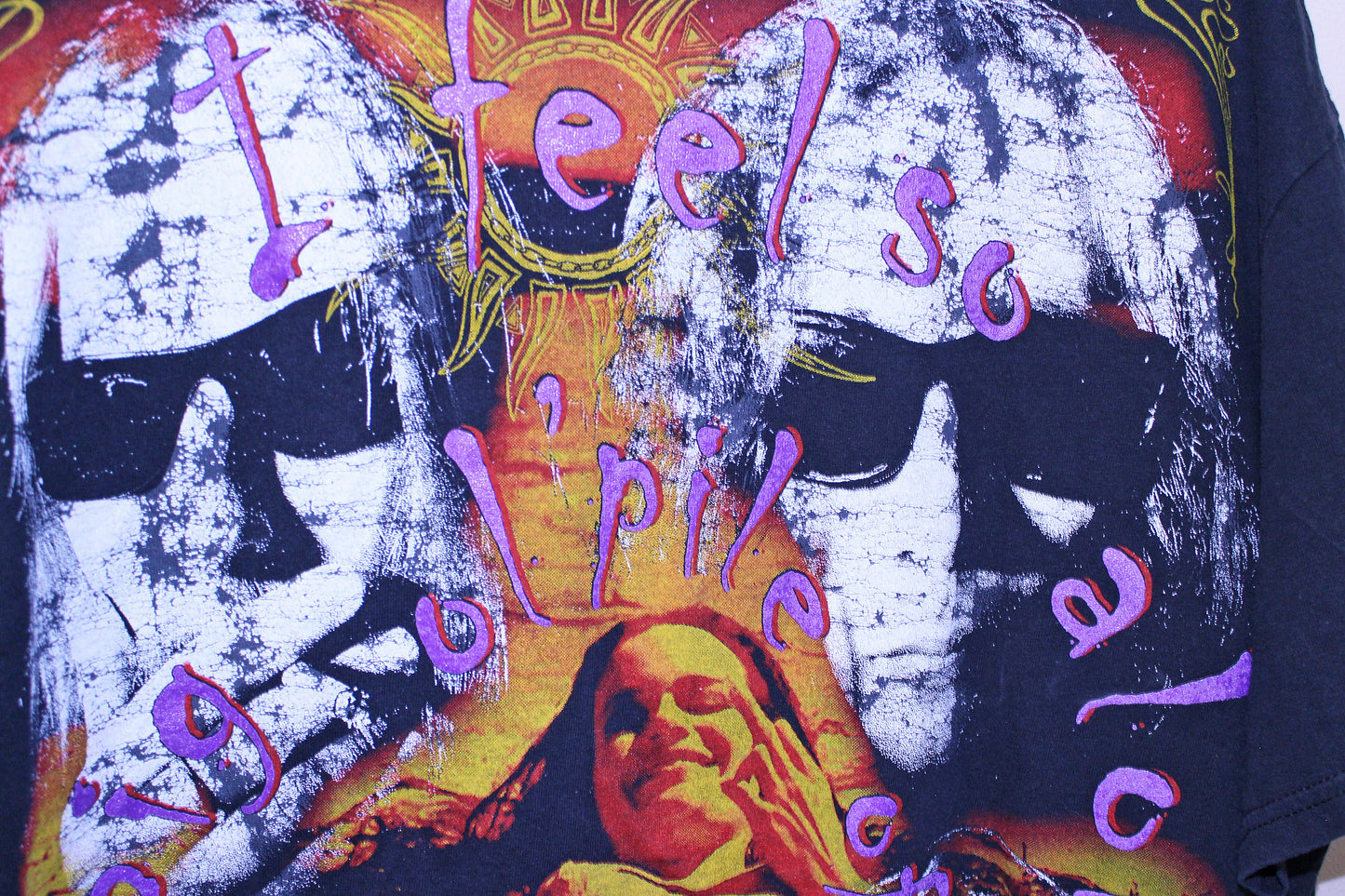 Alice in Chains on vintage y2k gildan tee (XL)
