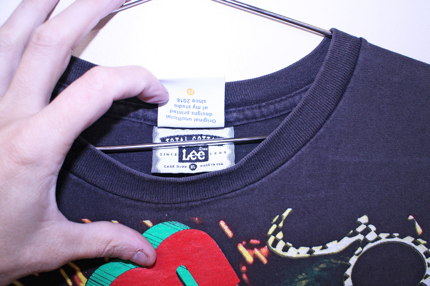 Lil Kim on vintage faded black LEE tee (XL)