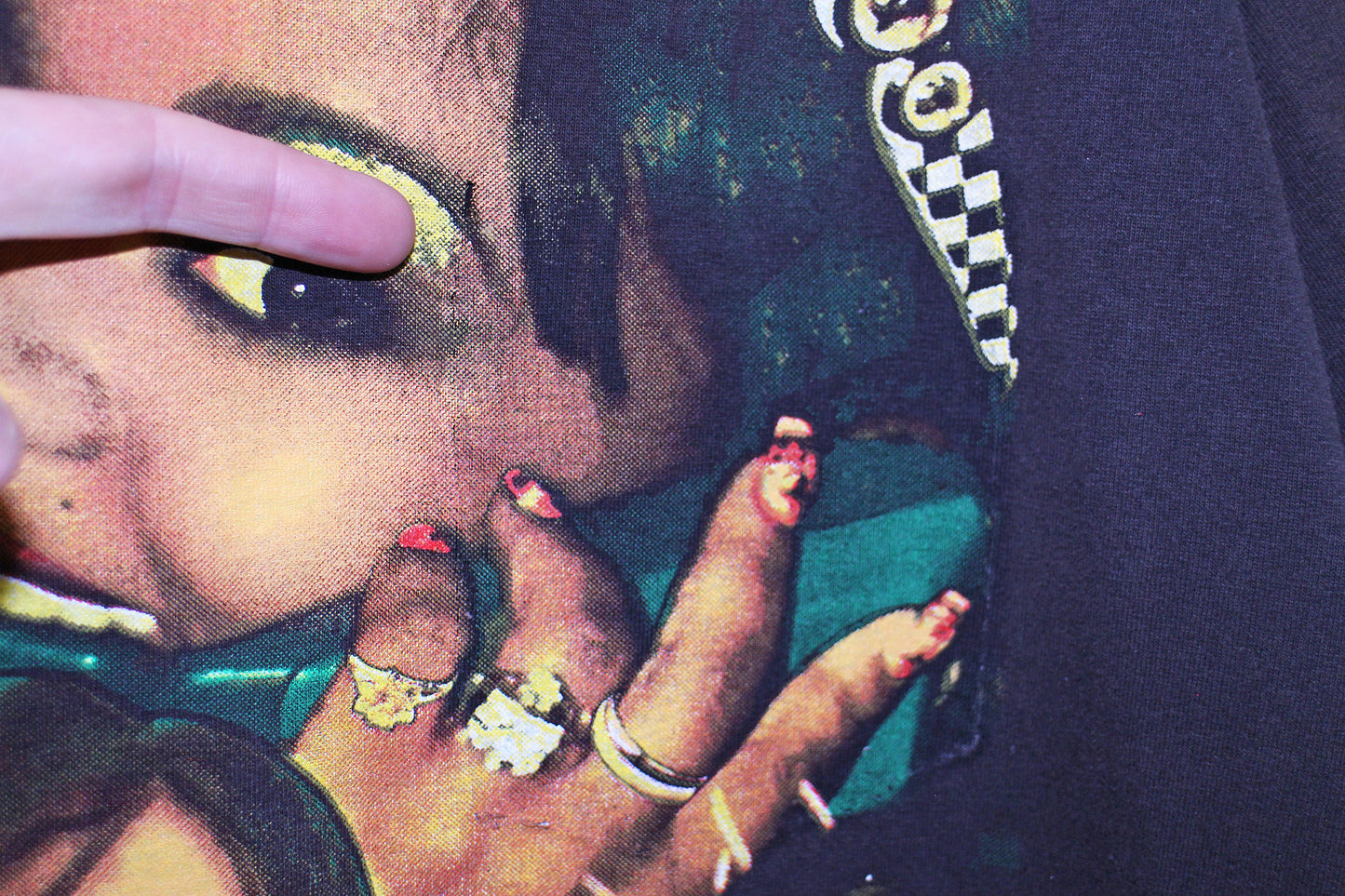 Lil Kim on vintage faded black LEE tee (XL)