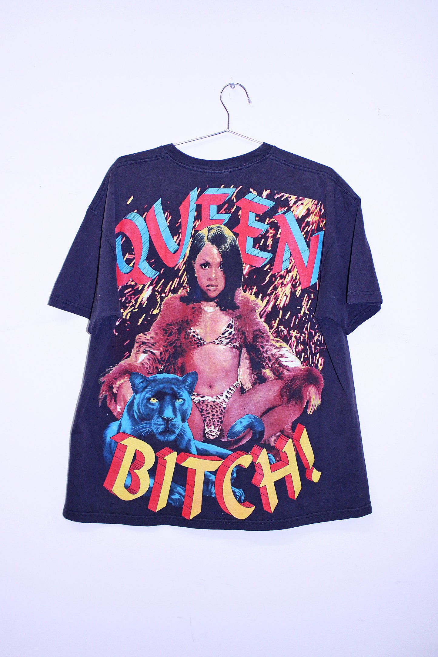 Lil Kim on vintage faded black LEE tee (XL)