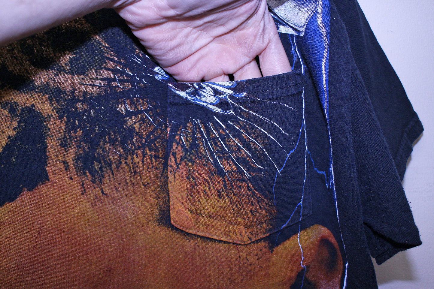SCREW on y2k gildan Pocket faded black tee (XL)