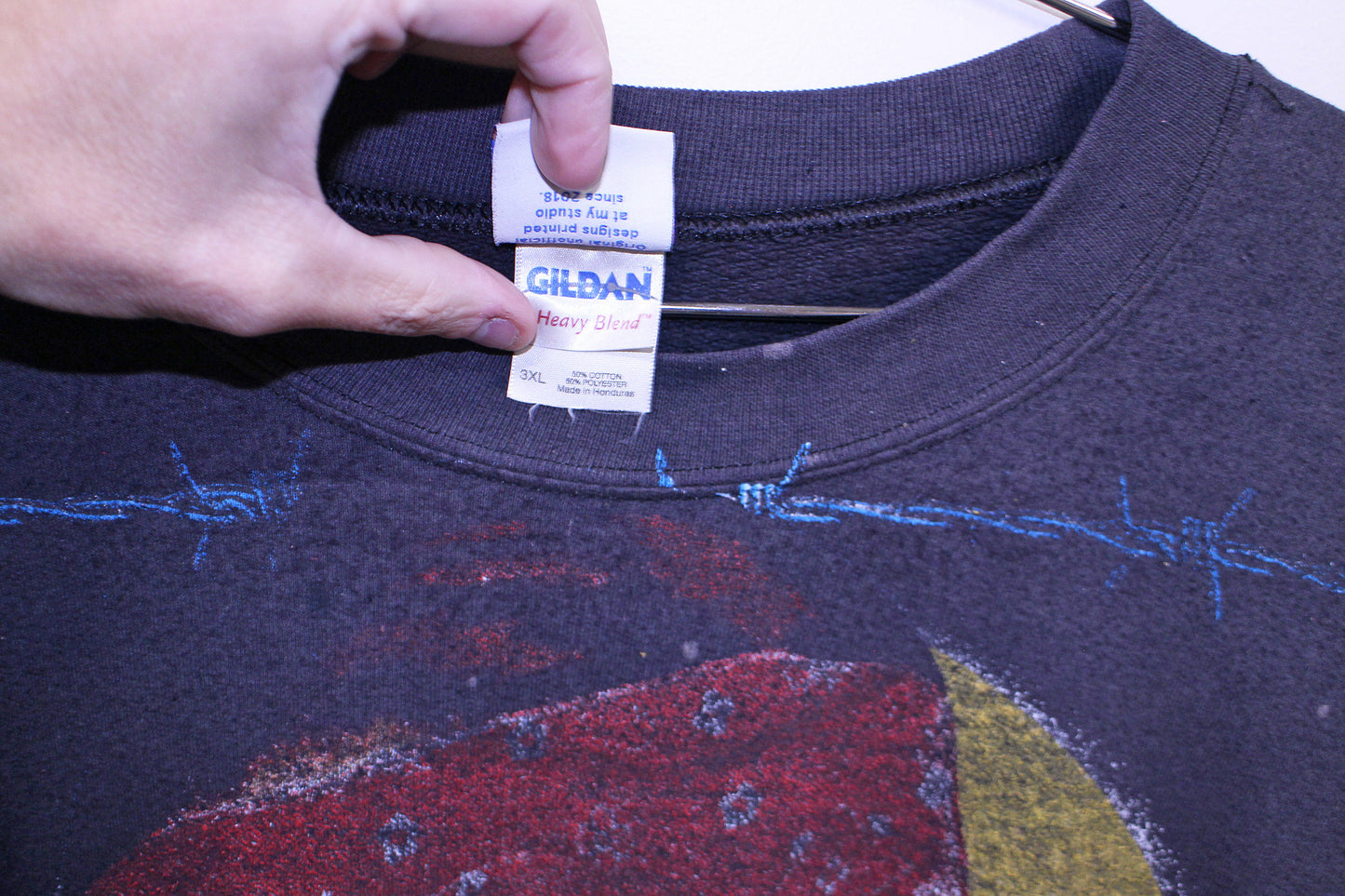 Willie Nelson on faded black well worn y2k Gildan sweatshirt  (XXXL)