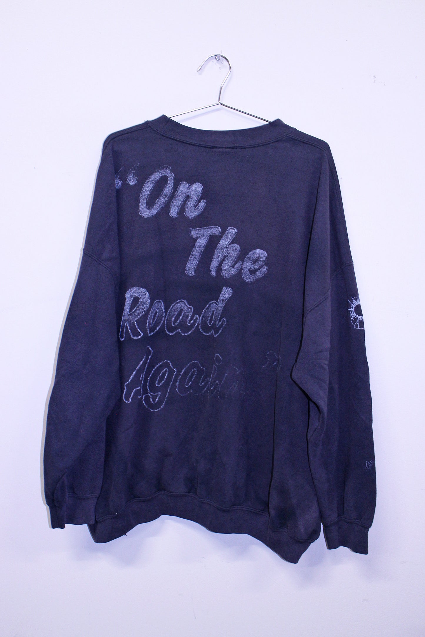 Willie Nelson on faded black well worn y2k Gildan sweatshirt  (XXXL)